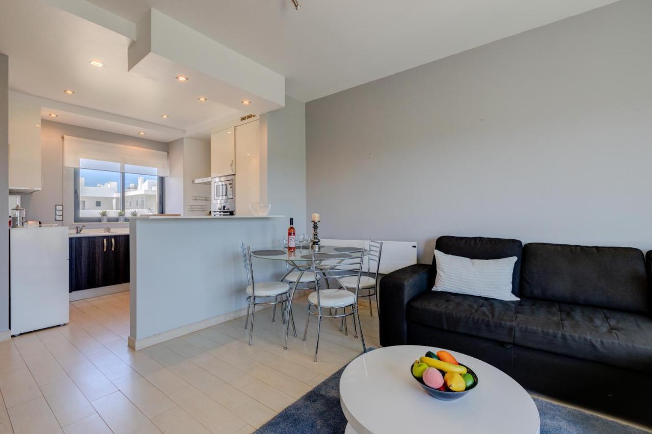 One Bedroom Apartment In Albur Village 2J 알보르 외부 사진