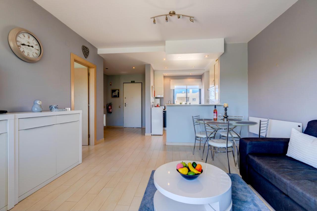 One Bedroom Apartment In Albur Village 2J 알보르 외부 사진